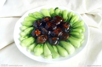 清爽健康的「香菇菜心」