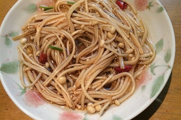 家常白灼金针菇