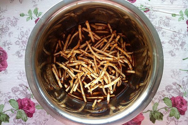 民间传统佳肴-鱼腥草（侧耳根）