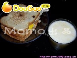 美味的玉米汁   鸡蛋番茄虾皮三明治