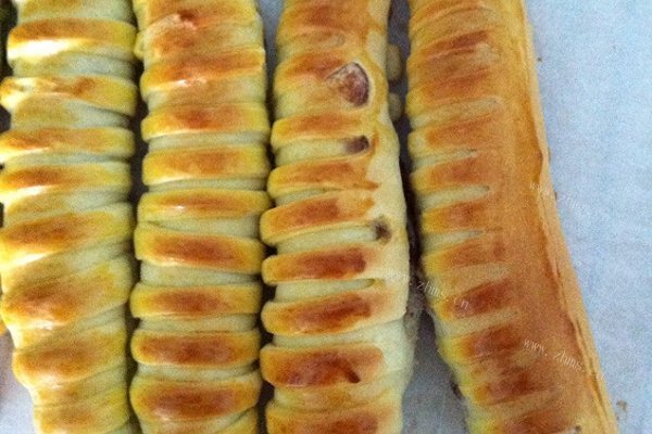 毛毛虫豆沙面包