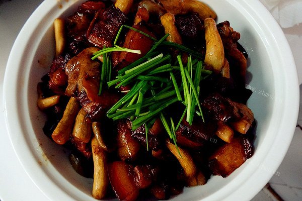 蘑菇红烧肉
