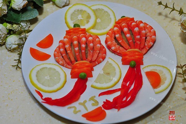 自制大红灯笼高高挂