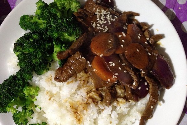黑椒牛肉饭