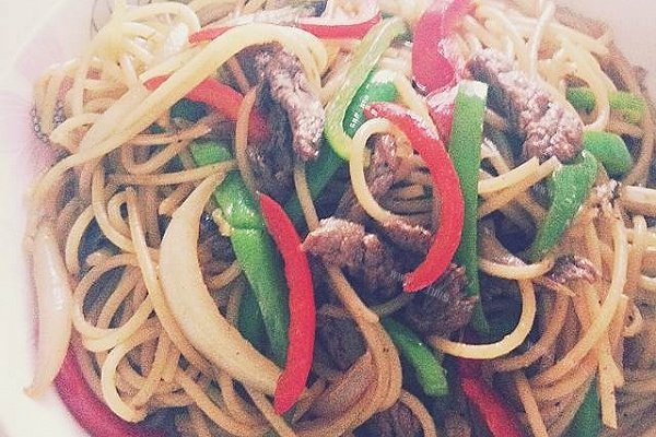 美味的黑椒牛柳炒意大利面