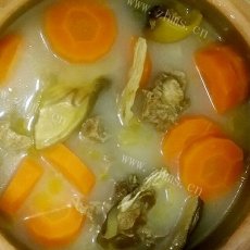 胡萝卜水鱼排骨汤