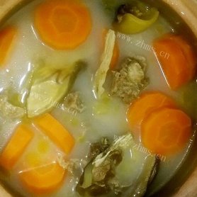 胡萝卜水鱼排骨汤