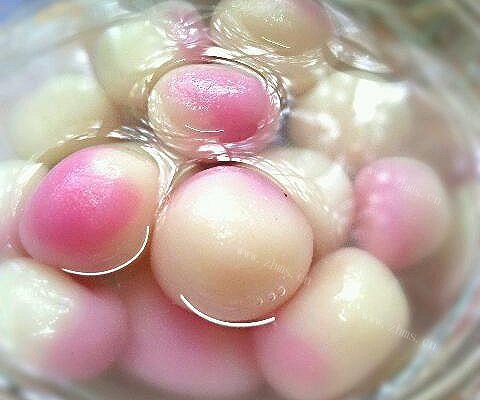 美味樱花粉汤圆
