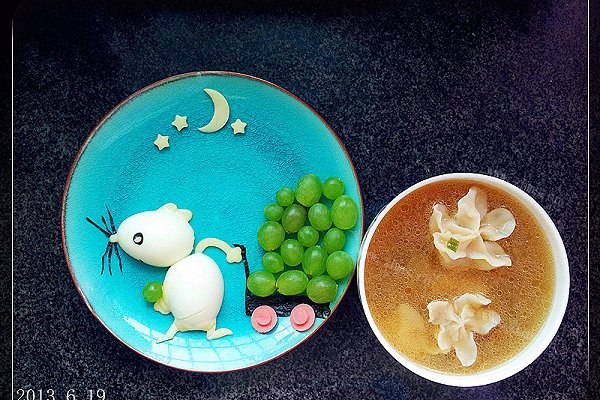 小老鼠偷水果