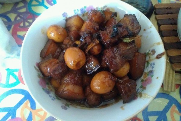 家常红烧肉烩鹌鹑蛋