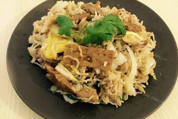 肉卷椰菜炒米粉