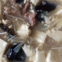 肉末金针菇木耳豆腐汤