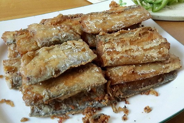 传统炸带鱼