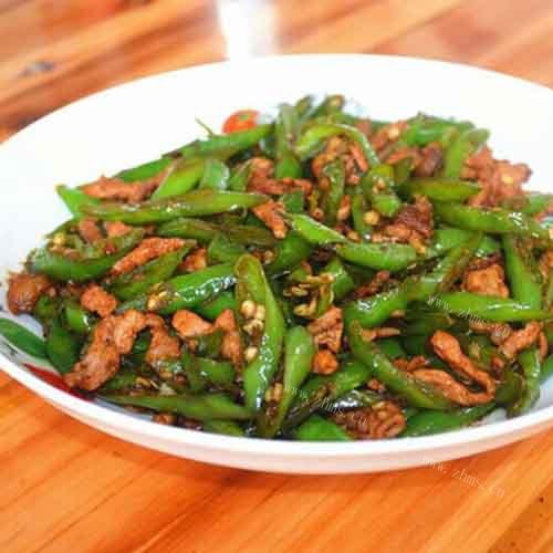 超级简单的辣椒炒肉