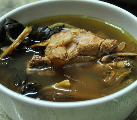 家庭版菜干龙骨汤