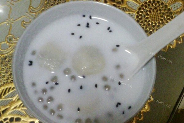 西米露牛奶汤圆