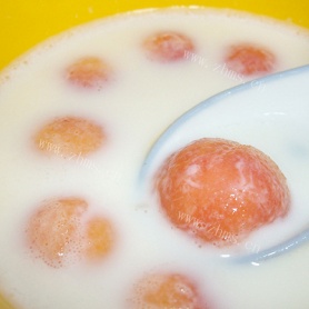 营养的木瓜炖牛奶