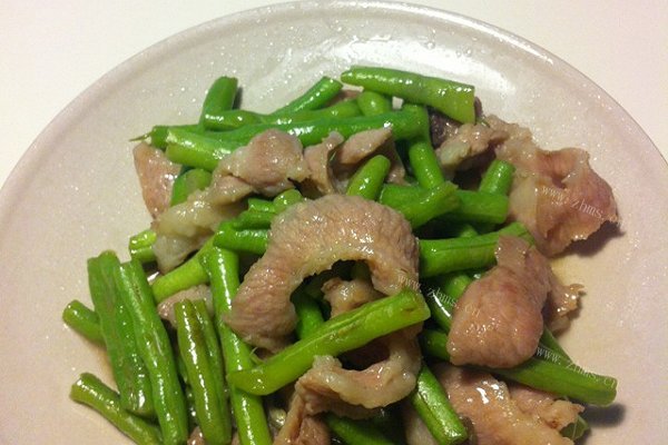 家常猪颈肉焖豆角