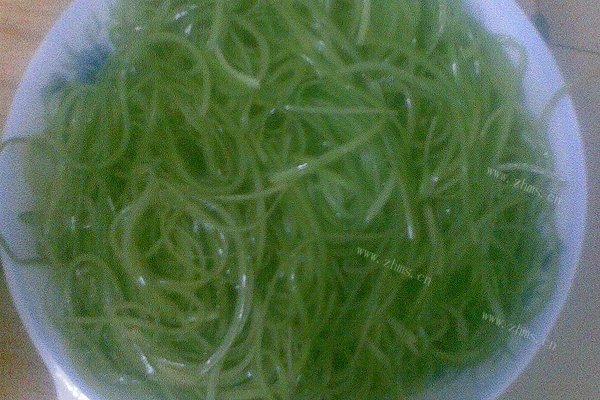 凉拌蒜薹
