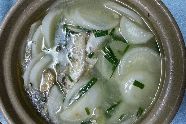 鲫鱼萝卜汤