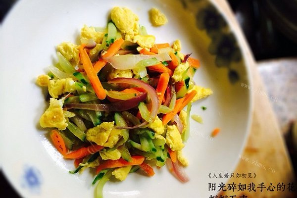 鸡蛋抄三丝（胡萝卜洋葱黄瓜）