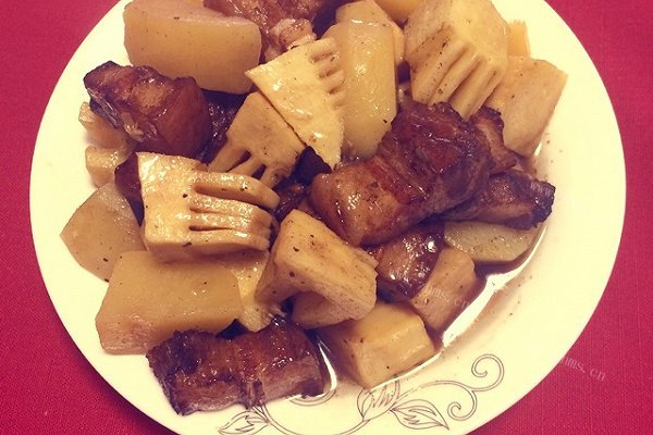 春笋土豆红烧肉