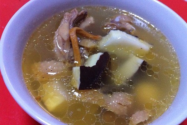 虫草椰子母鸡汤