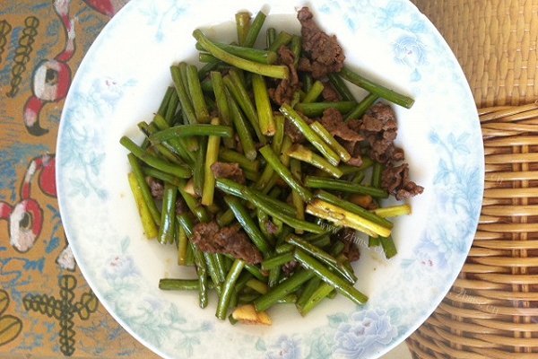 蒜苔黑椒牛肉