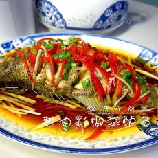 葱油彩椒蒸鲈鱼