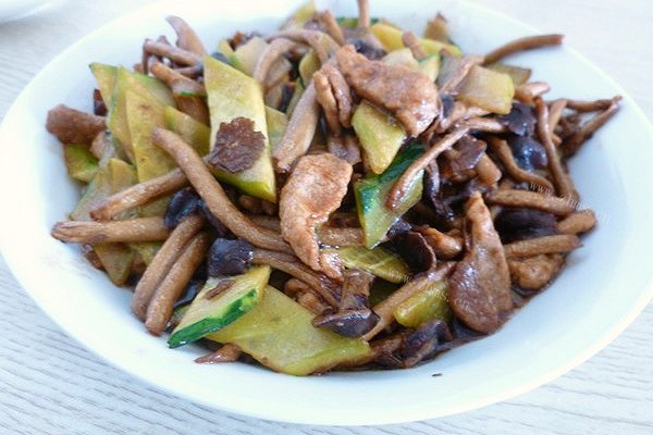茶树菇炒肉片