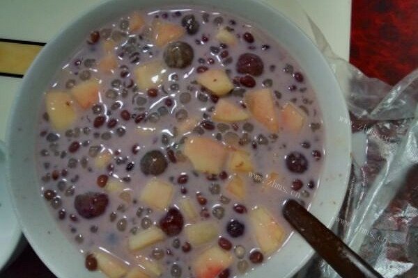 红豆牛奶水果西米露