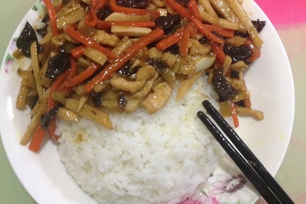 家常鱼香肉丝盖浇饭