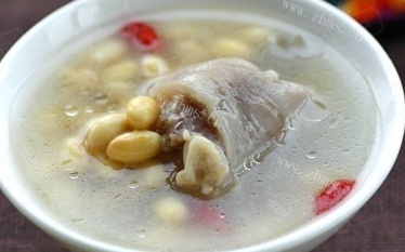 家常猪蹄黄豆汤
