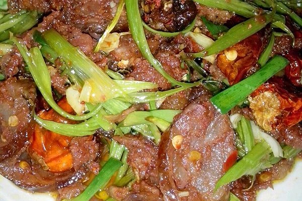 香肠炒芹菜