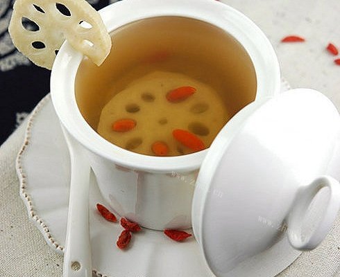 枸杞蜜枣莲藕汤水