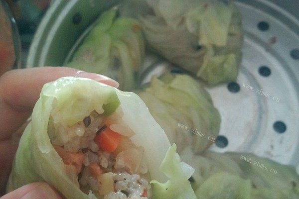 美味的包菜叶软香糯米卷