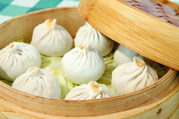 芹菜叶胡萝卜肉馅包子
