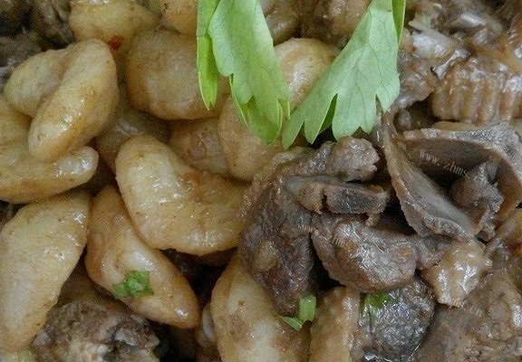 自制菱角焖鸭肉