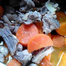 胡萝卜炖老鸭汤