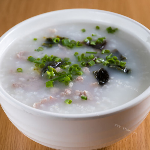 美味营养的皮蛋瘦肉粥