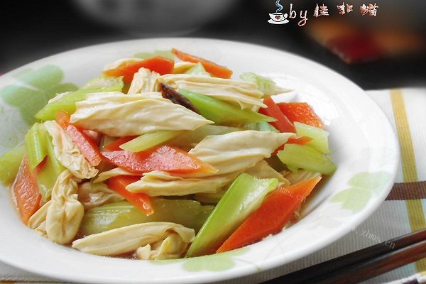 家常西芹拌腐竹