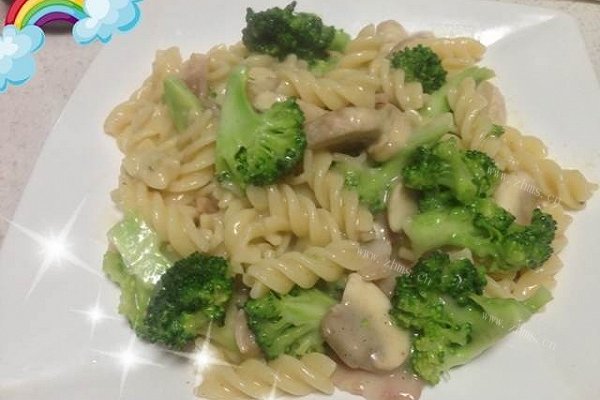奶油培根蘑菇意面