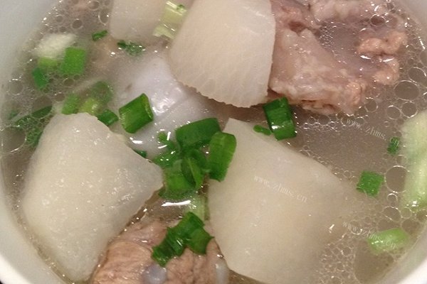 莲藕萝卜排骨头汤