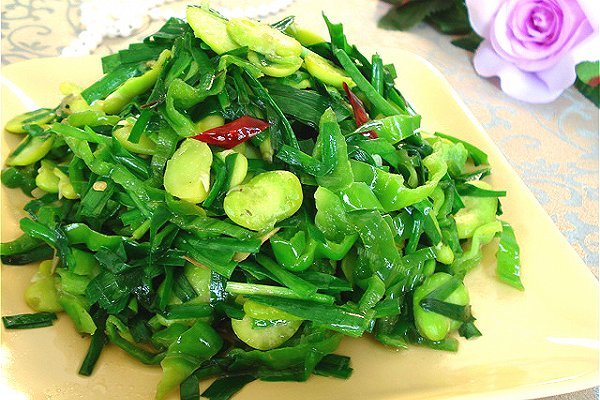 韭菜炒蚕豆