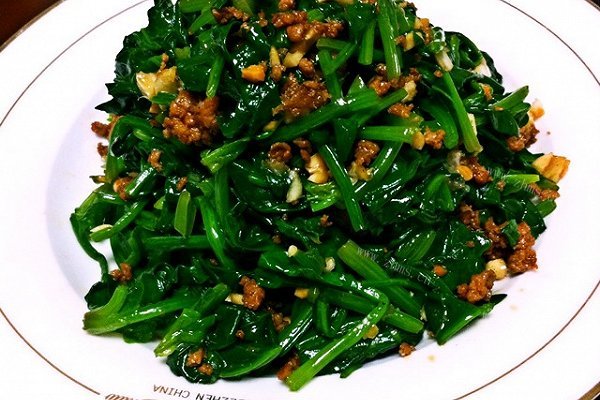 肉末拌菠菜