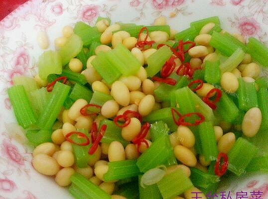 香喷喷的西芹黄豆