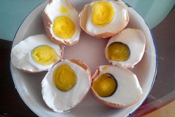 美味腌制咸鸡蛋