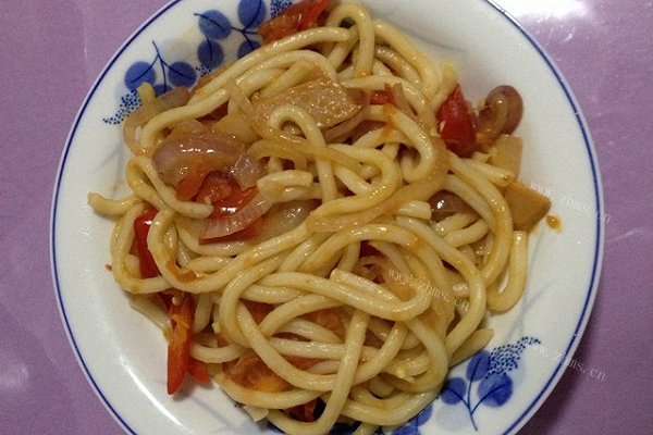 家常红椒蕃茄炒意粉