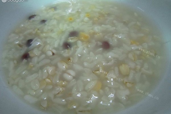 营养的红豆薏米五谷粥