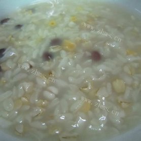 营养的红豆薏米五谷粥